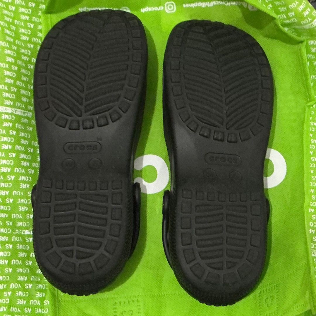 Authentic Black Crocs Classic Ballet Flats (Category: Flats & Sandals) located in Quezon City. Submitted by circhicleki (Listing ID 1462305808, Image 2). Description: Black Crocs Classic Ballet Flats. Size: W 6 Just bought last Tuesday at SM North for PHP2795. Used only twice. No issues. Rfs: Switched to a bigger size. Price a bit negotiable..