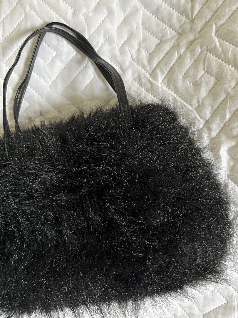 black fur hand bag y2k (Category: Purses & Pouches) located in Quezon City. Submitted by reverencesiren.ph (Listing ID 1462408965, Image 2). Description: no issues or flaws.
