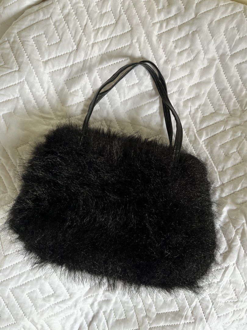 black fur hand bag y2k (Category: Purses & Pouches) located in Quezon City. Submitted by reverencesiren.ph (Listing ID 1462408965, Image 1). Description: no issues or flaws.
