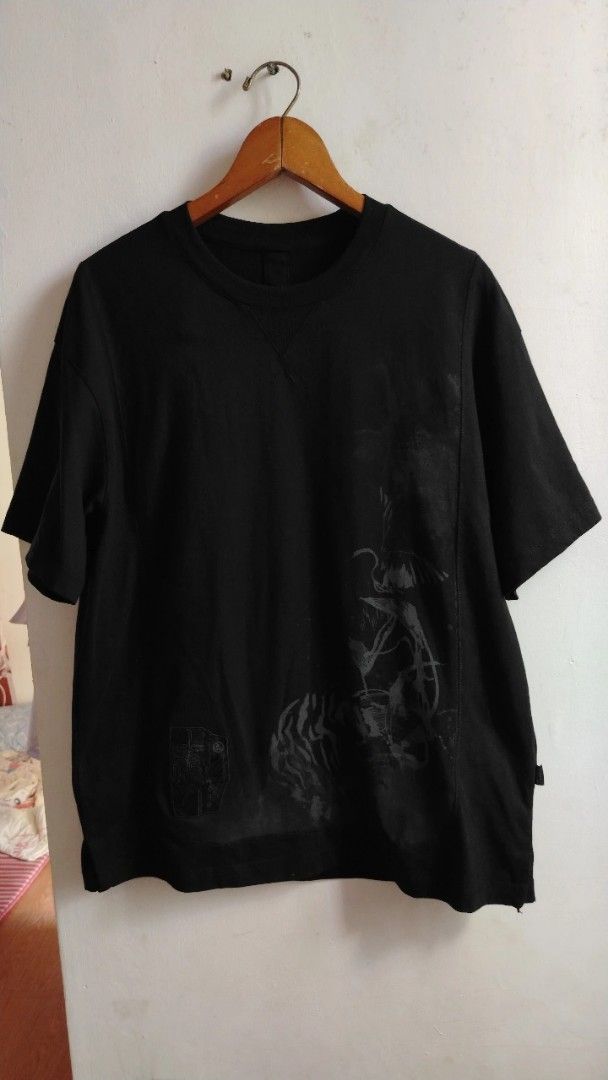 Black Graphic T-Shirt (Category: Tshirts & Polo Shirts ) located in Cavite. Submitted by ukaynglahat (Listing ID 1462278501, Image 2). Description: - Black t-shirt - Features a cool tiger and bird graphic print on the front - Small emblem on the lower left front - Plain black back with a center seam - Short sleeves - Crew neck - Comfortable fit.