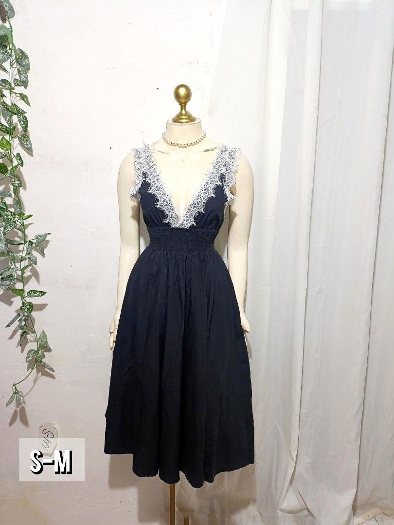 black lace gothic elegant midi dress (Category: Dresses) located in Pateros City. Submitted by amj_amj (Listing ID 1462349400, Image 1). Description: .