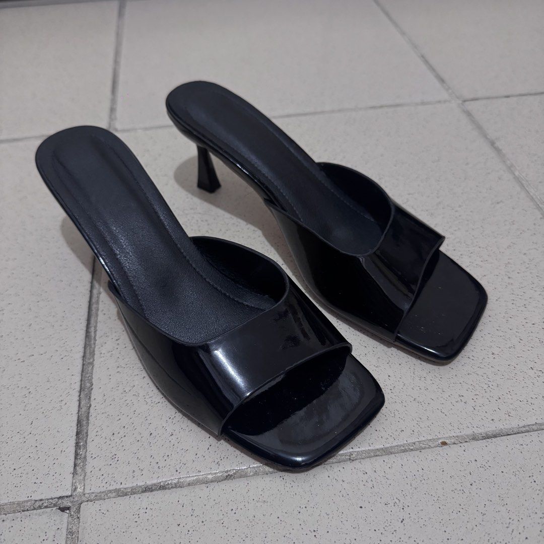 Black Patent Slip-on Heels (Category: Heels) located in Cainta. Submitted by nicnicbg (Listing ID 1462272620, Image 1). Description: Size 36 on tag but can fit a size 6.