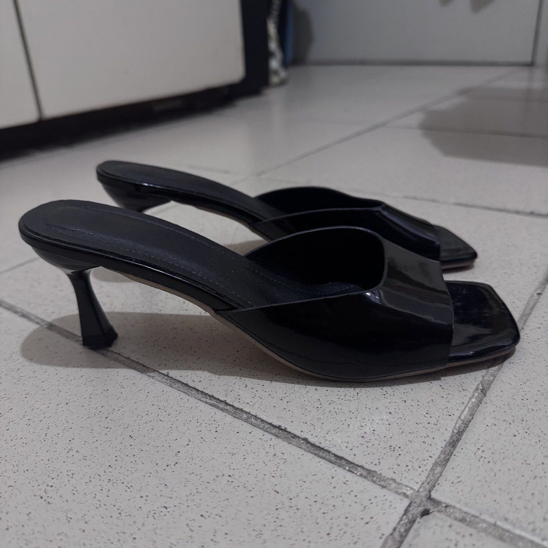 Black Patent Slip-on Heels (Category: Heels) located in Cainta. Submitted by nicnicbg (Listing ID 1462272620, Image 2). Description: Size 36 on tag but can fit a size 6.