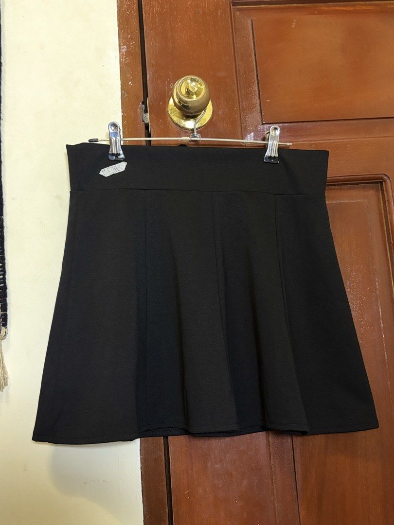 Black Pleated Mini Skirt (Category: Skirts) located in Laoag. Submitted by sushivara (Listing ID 1462424769, Image 1). Description: FLOWY PERO MAKAPAL GUYSS!! ANGGANDA NETOO Size 29 Rules: No joyjoy No cancellations (100 fee) 📍Laoag | Batac City Ilocos Norte .