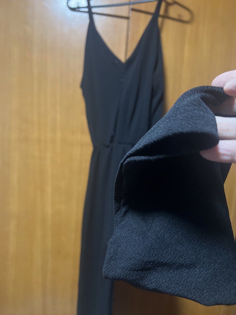 Black Spaghetti Strap Jumpsuit (Category: Jumpsuits) located in Pasig City. Submitted by zebteashoppe01 (Listing ID 1462398799, Image 2). Description: - Sleek black jumpsuit - Spaghetti straps - V-neckline - Elasticated waist - Pleated legs - Back zipper closure - Textured material - Versatile for dressing up or down 09096535540 gcash mop Jnt pasig Fit small .