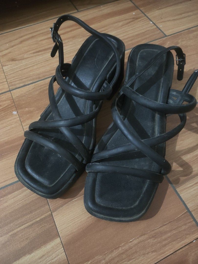 Black Strappy Block Heel Sandals (Category: Heels) located in Quezon City. Submitted by akxcollections_ (Listing ID 1462262340, Image 1). Description: .