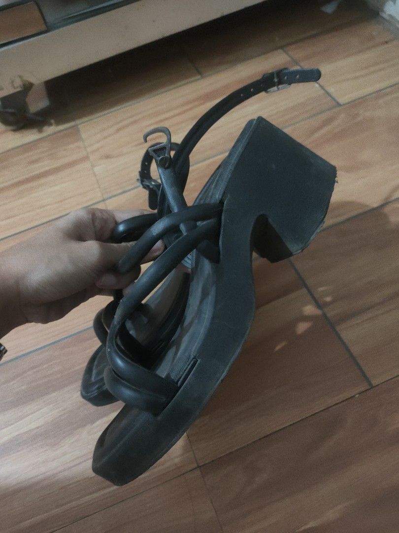 Black Strappy Block Heel Sandals (Category: Heels) located in Quezon City. Submitted by akxcollections_ (Listing ID 1462262340, Image 2). Description: .