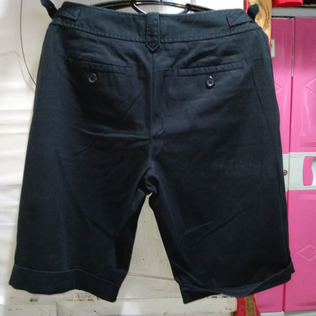 Black Tailored Shorts (Category: Shorts) located in Manila. Submitted by cian.collectives (Listing ID 1462381278, Image 2). Description: ✨ Title: Black Tailored Shorts Description: Detailed and fashionable shorts. Has 2 pockets, fit to L-XL, Thick and great fabric. Perfect for comfy and casual wear. Price: 150.00 Flaws: none Payment Methods: Gcash, Maya (Payment First - No COD) 📍 Note: PLEASE MANAGE YOUR EXPECTATIONS, PRELOVED ITEMS, NO CANCELLA