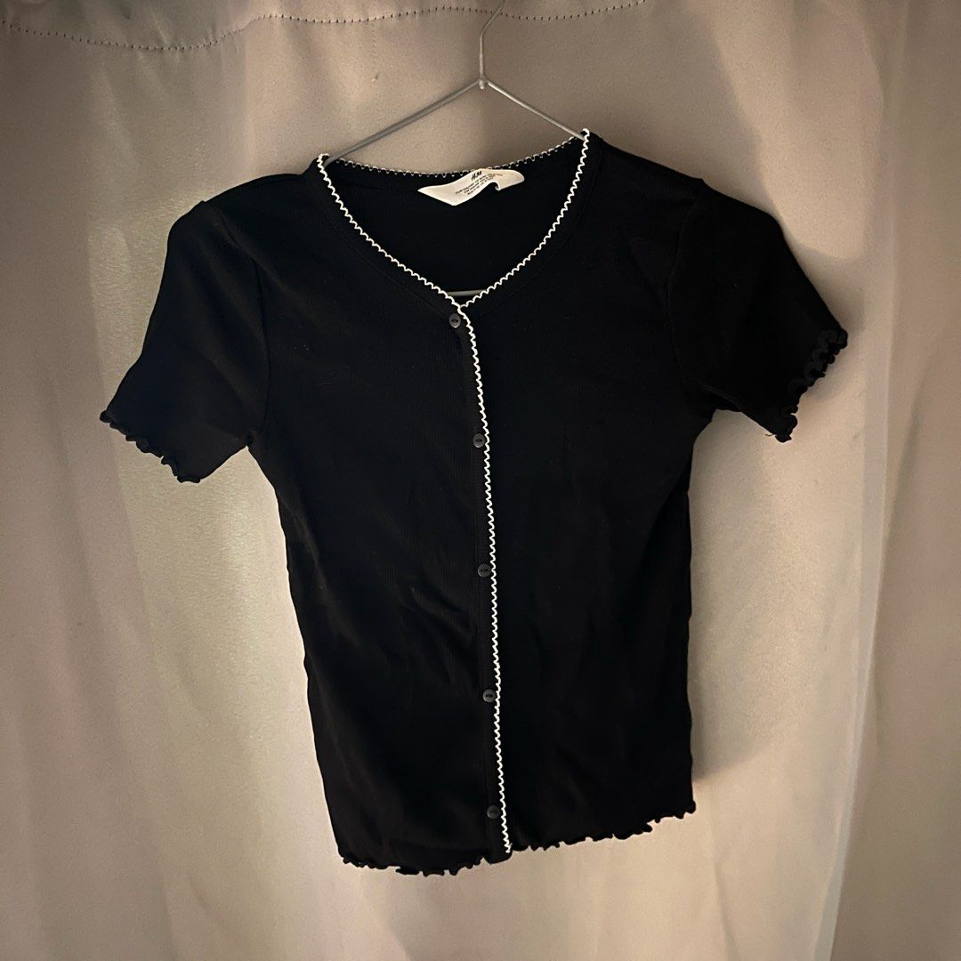 Black Top (Category: Blouses) located in Manila. Submitted by lovedbygela19 (Listing ID 1462263794, Image 1). Description: - used once - ready to wear - bought it from h&m for 349 - stretchable fabric - small.