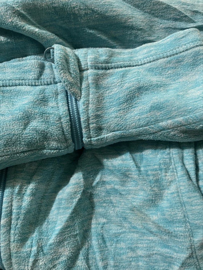 Blair Blue Fleece Zip-Up Jacket - Large (Category: Coats, Jackets and Outerwear) located in Naga. Submitted by rmapprl (Listing ID 1462395715, Image 2). Description: - Brand: Blair - Item: Blue Fleece Jacket - Size: Large (L) - Measurements: 23" (width) x 27" (length) - Features: Side pockets - Condition: Excellent (9/10 fabric, 9/10 color, 9/10 overall) - Zipper: Fully functional - Style: Perfect for layering or casual wear.