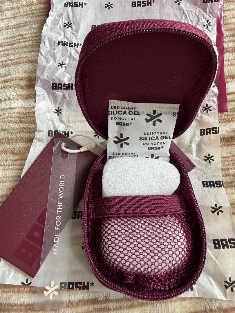blk BASH Expedition & Charm Jet Set Pouch (Category: Purses & Pouches) located in Quezon City. Submitted by myaidagratela985464 (Listing ID 1462273648, Image 2). Description: - Brand: BASH - Condition: New with original packaging and tags - Features: Zipper closure, clip for attachment - Includes: Silica gel packet - Use: Perfect for organizing small items, travel, or everyday carry I have 2 available..
