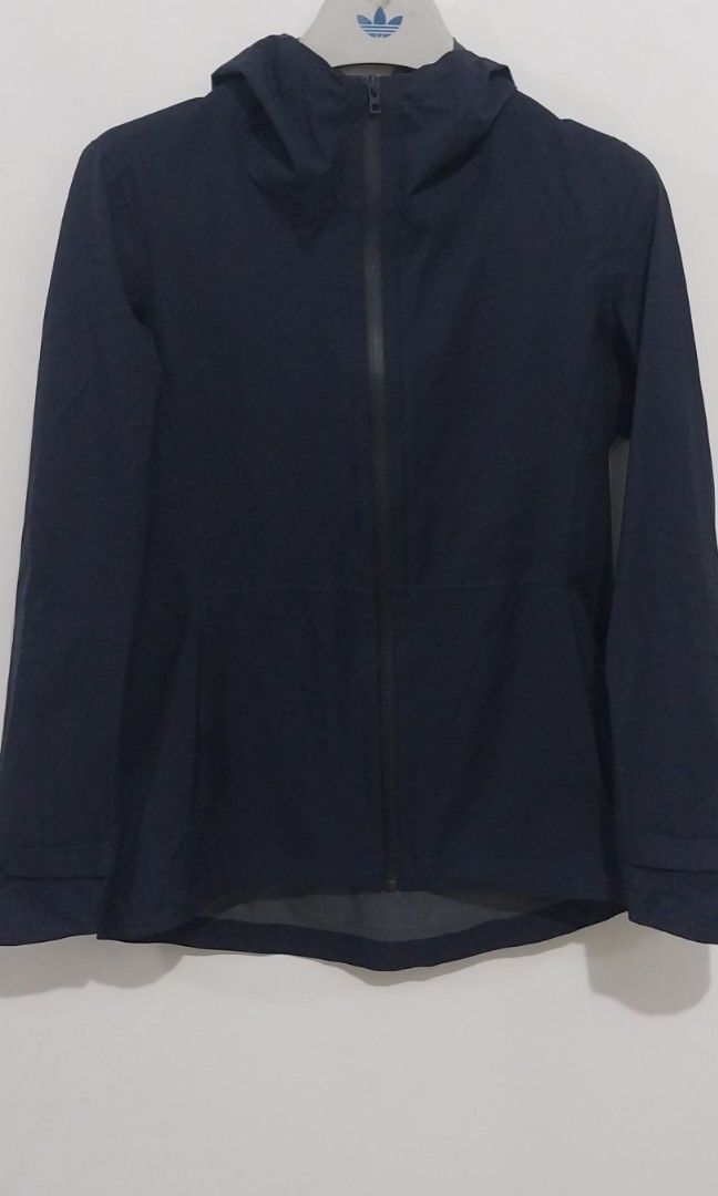 Blocktech Parka Jacket (Category: Coats, Jackets and Outerwear) located in Cavite. Submitted by japkor2026 (Listing ID 1462338703, Image 1). Description: Uniqlo Blocktech Parka Jacket Small navyblue 10/10Condition.