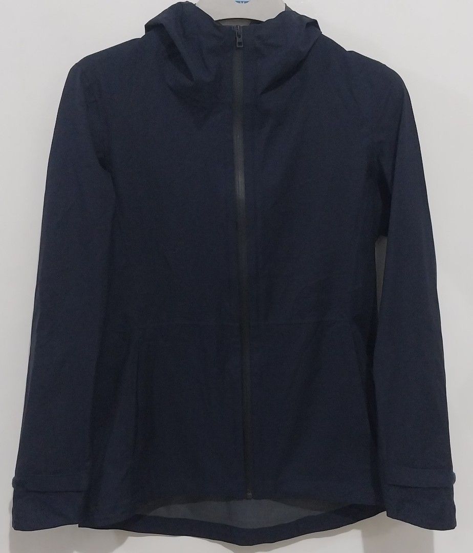 Blocktech Parka Jacket (Category: Coats, Jackets and Outerwear) located in Cavite. Submitted by japkor2026 (Listing ID 1462338703, Image 2). Description: Uniqlo Blocktech Parka Jacket Small navyblue 10/10Condition.
