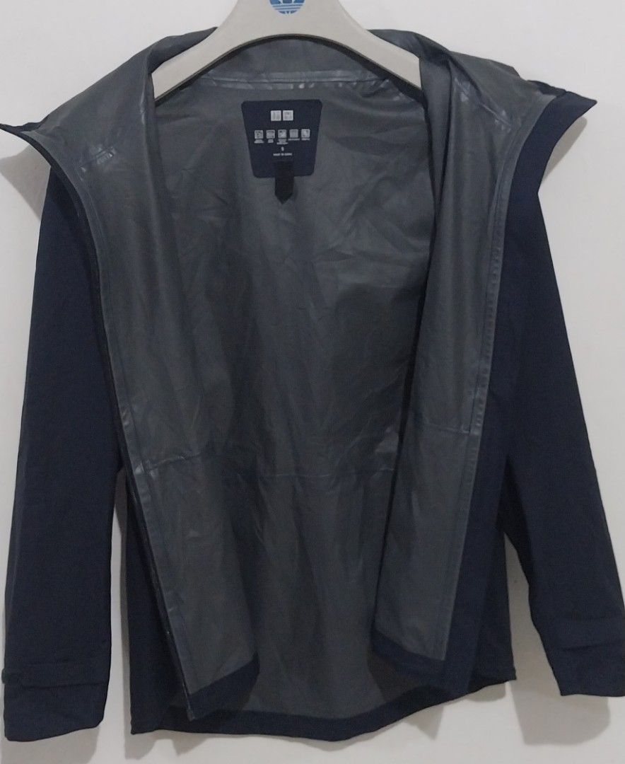 Blocktech Parka Jacket (Category: Coats, Jackets and Outerwear) located in Cavite. Submitted by japkor2026 (Listing ID 1462338703, Image 3). Description: Uniqlo Blocktech Parka Jacket Small navyblue 10/10Condition.