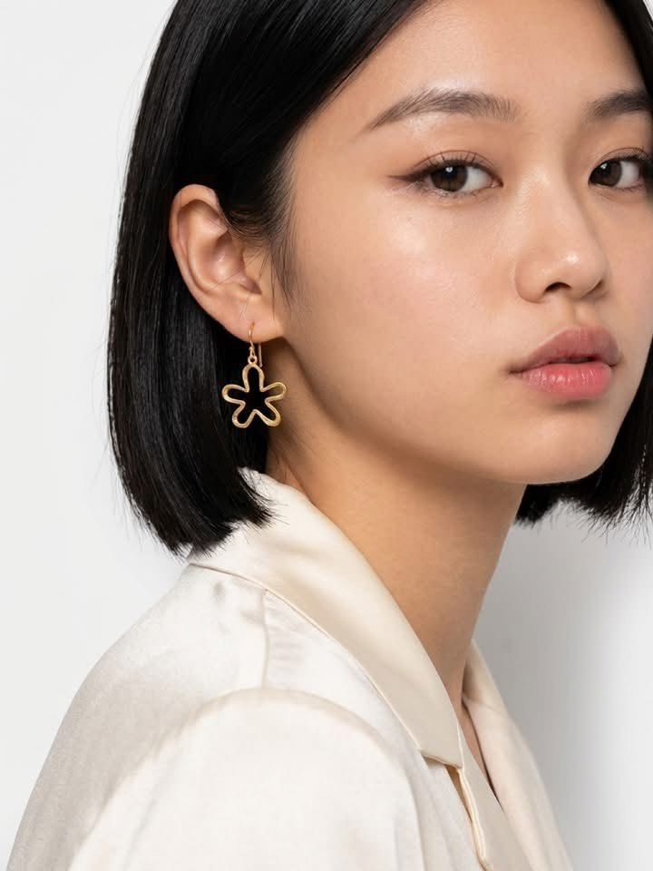 Bloom Grace Earrings (Category: Earrings) located in Paranaque City. Submitted by bareloop (Listing ID 1462273168, Image 2). Description: .