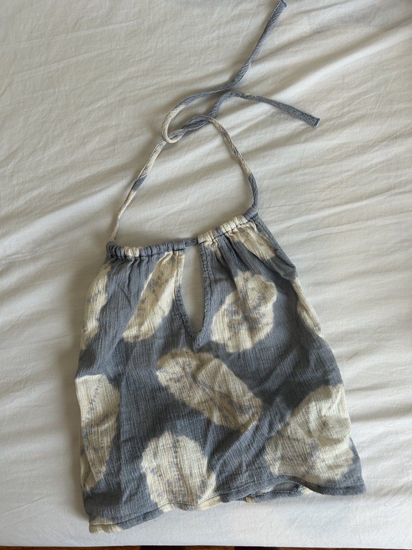 Blue beach backless top (Category: Sleeveless) located in Quezon City. Submitted by usercdam (Listing ID 1462278842, Image 2). Description: Beach top Backless With tie Fits xxs to xs .