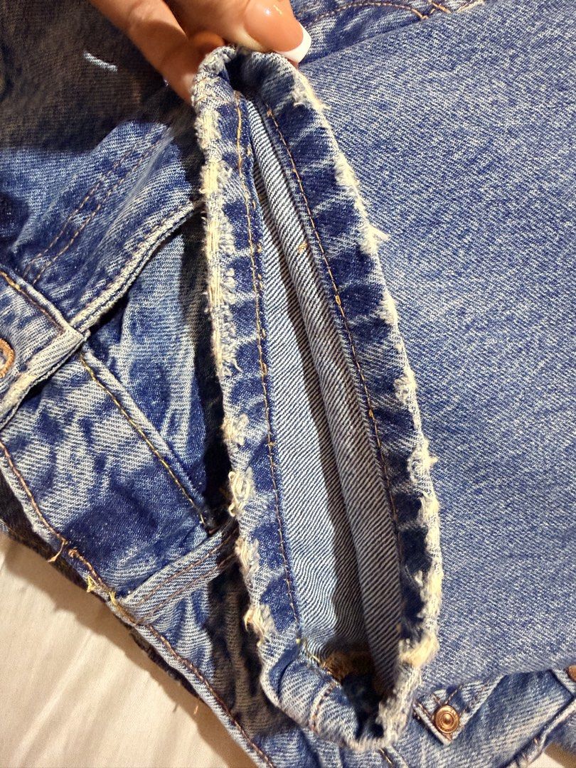 Zara Blue Denim Jeans (Category: Jeans) located in Makati City. Submitted by ziagabrielle (Listing ID 1462302518, Image 3). Description: - Classic blue denim jeans - Relaxed straight leg cut - Frayed hem detail - Button and zip closure - Two back pockets - Ideal for casual wear -altered (see photos) -W32xL36.