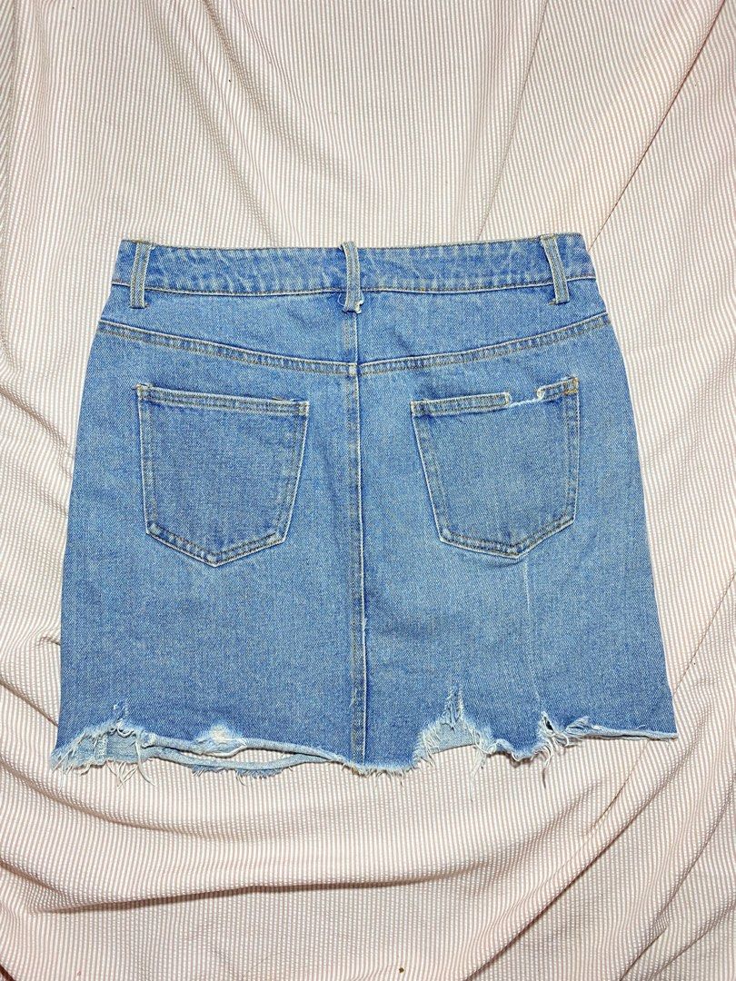 Blue Distressed Denim Mini Skirt (Category: Skirts) located in Paranaque City. Submitted by golden_jinkay (Listing ID 1462424566, Image 2). Description: -Waist:28-30 -Lenght:16 - Classic blue denim mini skirt - Features distressed details and a raw hem - Two front and two back pockets - Button and zip closure - Tag size: W:29-30, L:16 - Ideal for casual wear.