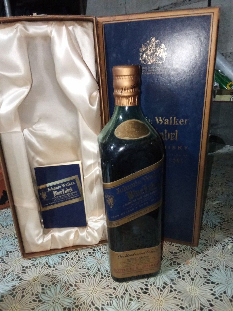 Blue label Johnnie walker (Category: Beverages) located in Antipolo. Submitted by vintagefinds_cx (Listing ID 1462393879, Image 1). Description: 35+ yrs old.