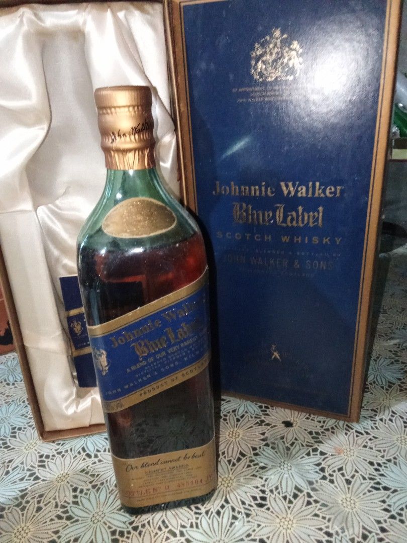 Blue label Johnnie walker (Category: Beverages) located in Antipolo. Submitted by vintagefinds_cx (Listing ID 1462393879, Image 3). Description: 35+ yrs old.