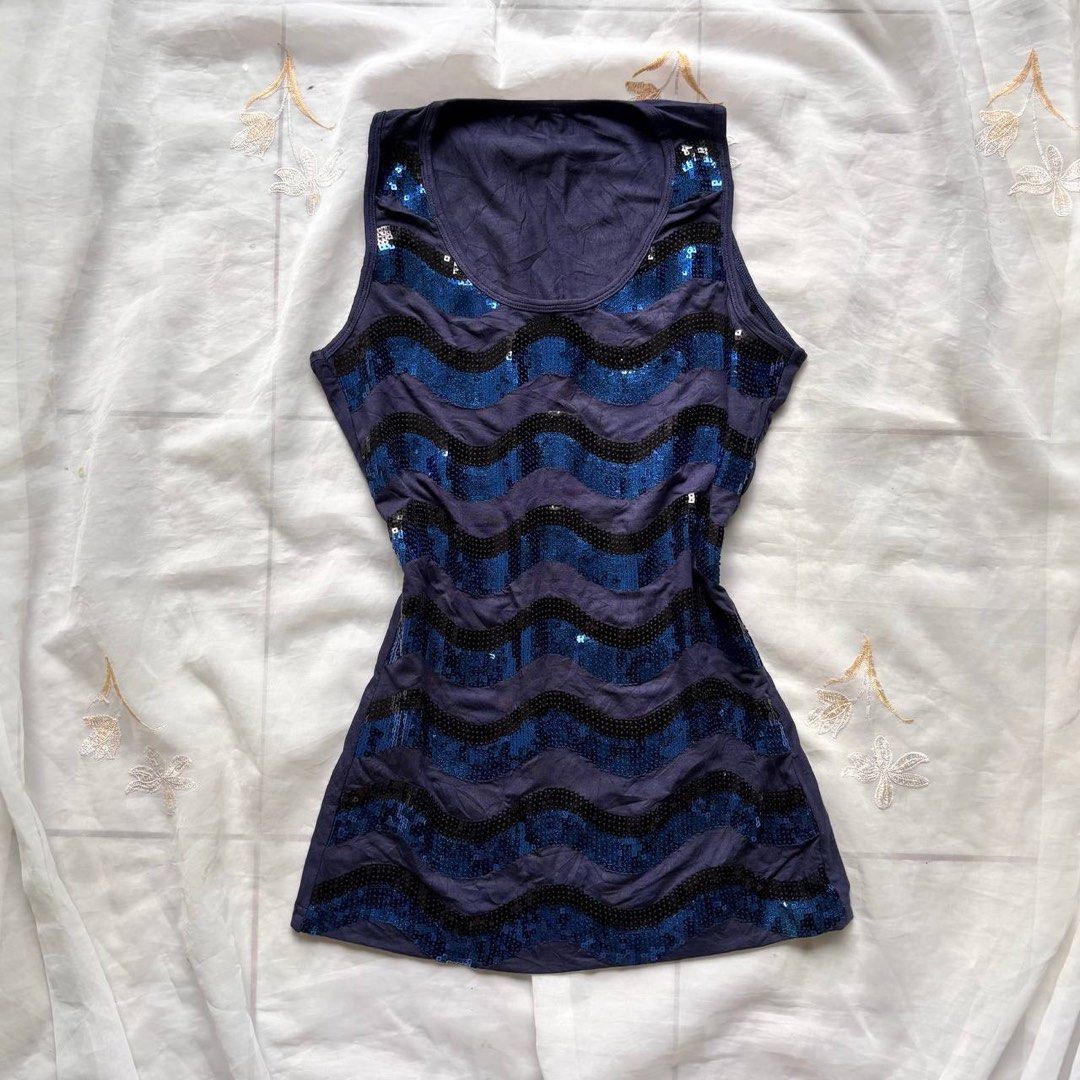 Blue Sequin Wavy Tank Top (Category: Sleeveless) located in Manila. Submitted by petalfinds_ (Listing ID 1462390865, Image 1). Description: ᥫ᭡.ִֶָ𓂃 dark blue sequins tank top ౨ৎ 𝐛𝐫𝐚𝐧𝐝: ౨ৎ 𝐬𝐢𝐳𝐞: small to medium 🫧⋆｡˚ 𝐝𝐞𝐭𝐚𝐢𝐥𝐬: complete sequins! ang ganda ng tela! fitted typeee! ─── ⋆⋅☆⋅⋆ ── 𝖒𝖎𝖓𝖊 (𝖆𝖚𝖙𝖔 𝖞𝖔𝖚𝖗𝖘): 159.