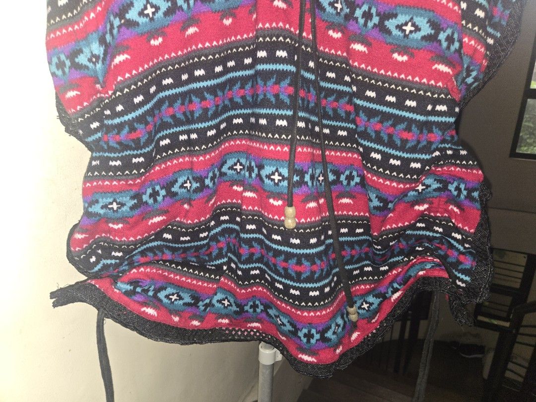 boho sweater top (Category: Blouses) located in Manila. Submitted by thewalkingmuse (Listing ID 1462411736, Image 3). Description: no flaws. in good condition. siz small - medium but would best fit a size M.