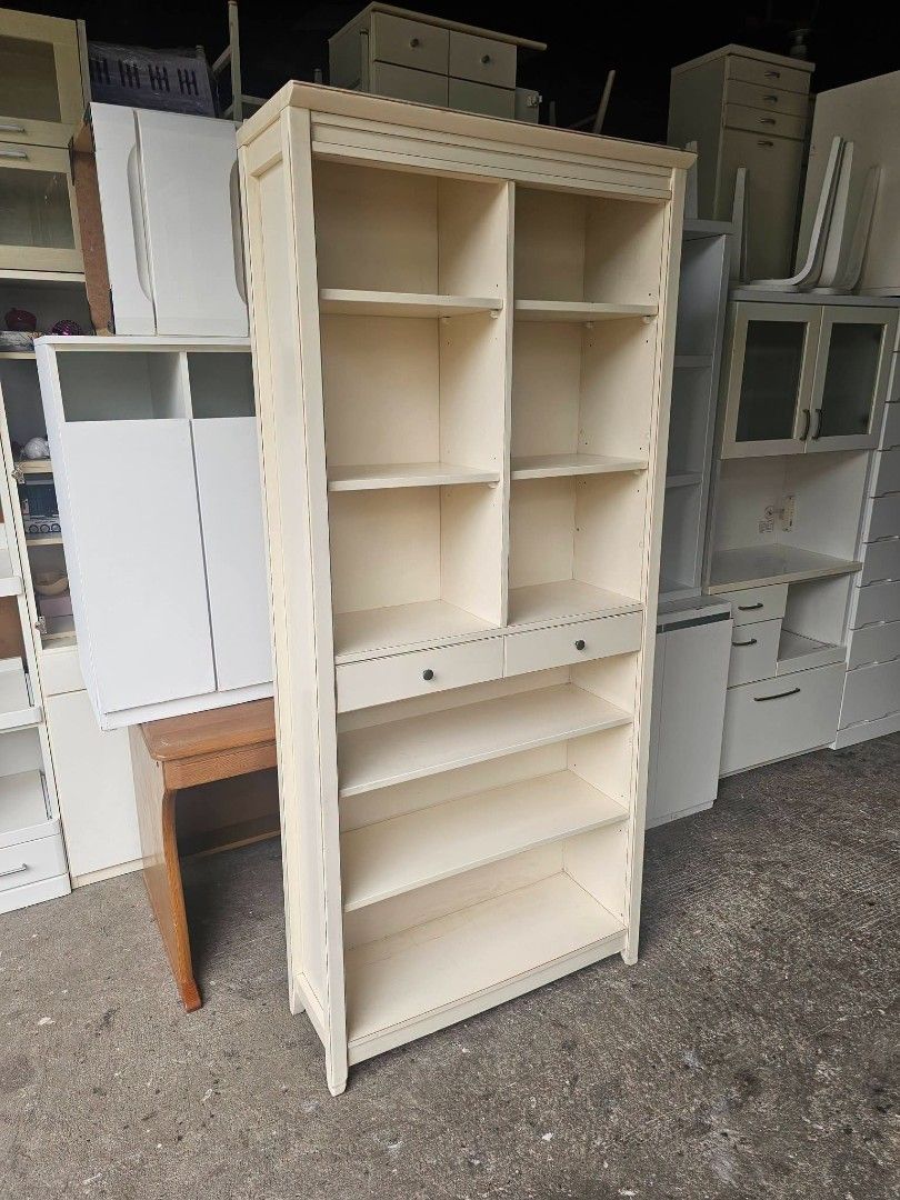 Bookshelves (Category: Shelves, Cabinets & Racks) located in Meycauayan. Submitted by marygracecasimiro (Listing ID 1462284266, Image 3). Description: Book Shelves‼️₱6,000‼️ ✔L-34.5 H-79 W-12 inches 📏 ✔1 Drawer & 5 Adjustable Shelfs 🗄 ✔Laminated 🔖 ✔️Solid & Plywood Back! 💢 ✔Scratches As-is! 👌🩷💙.