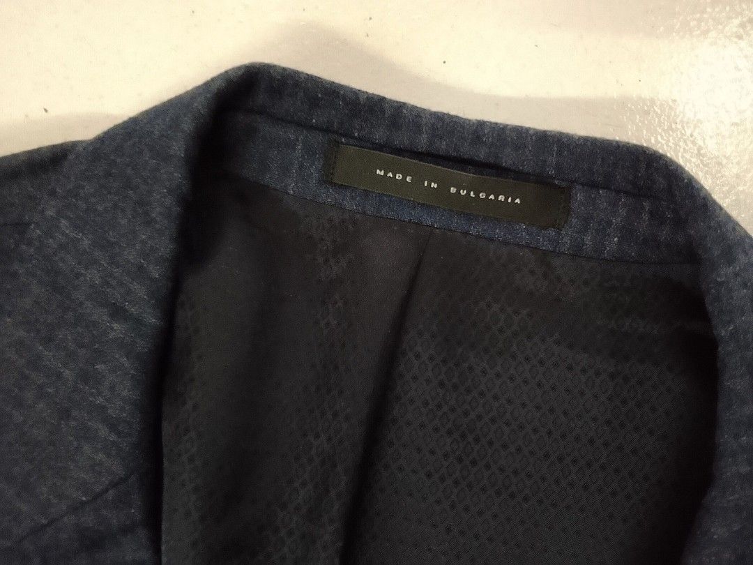 BOSS hugo Boss Johnston 1/ lenon jacket blazer (Category: Coats, Jackets and Outerwear) located in Manila. Submitted by newage.vintage (Listing ID 1462270696, Image 3). Description: - excellent condition - no issue - Authentic hugo Boss blazer jacket - made in Bulgaria - dimes 29X23 - negotiable price.