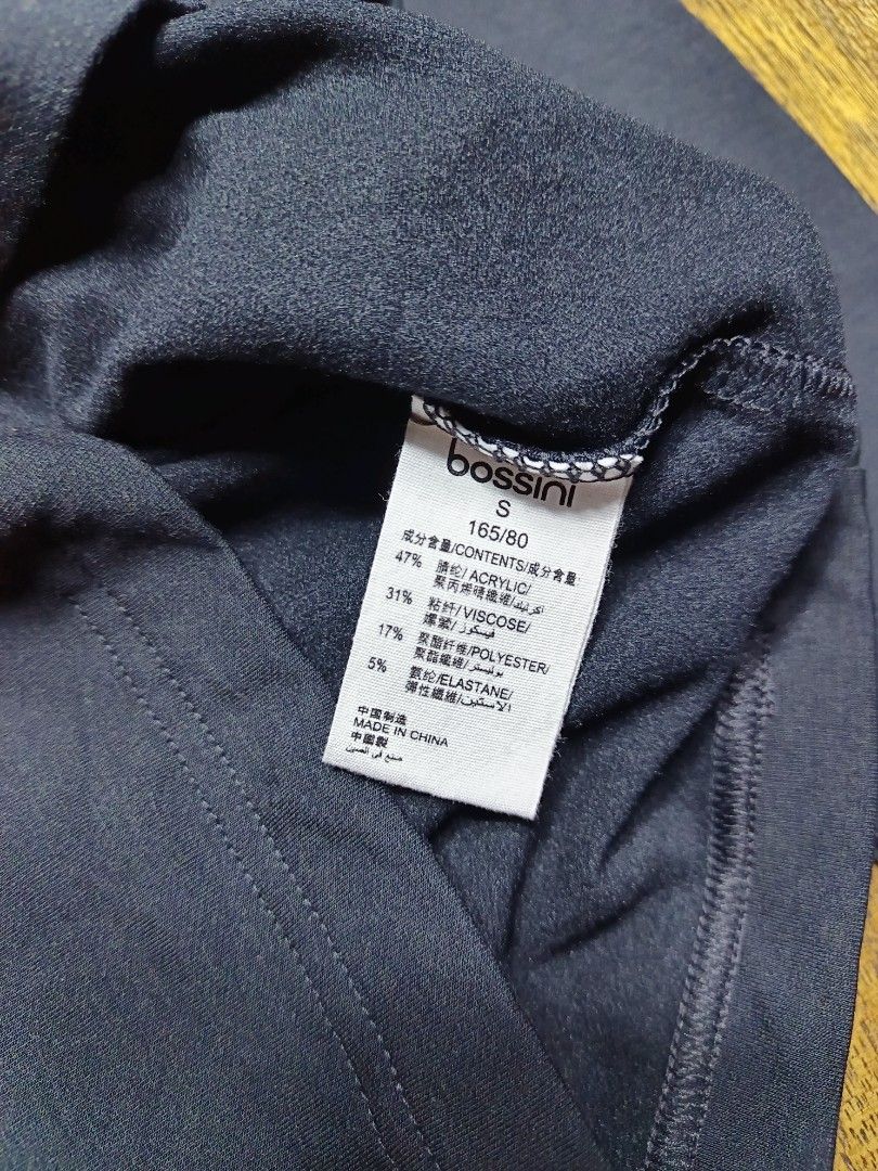 Bossini extra warm small mens (Category: Coats, Jackets and Outerwear) located in Mandaluyong City. Submitted by heatgear (Listing ID 1462370679, Image 2). Description: - 165/80 = para sa taong may taas na 165 cm, at sukat ng dibdib na 80 cm ​ - Brand: Bossini, Size S — ito ay pang-matanda/kabataan na 280 + sf location mandaluyong.