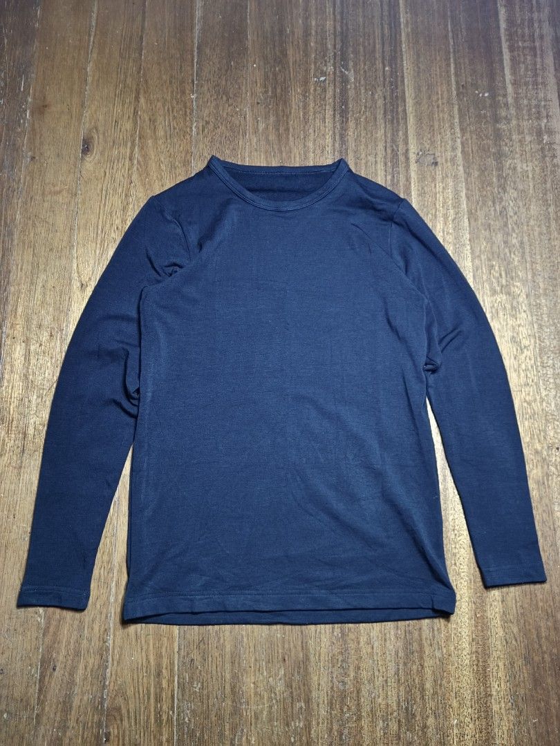 Bossini extra warm small mens (Category: Coats, Jackets and Outerwear) located in Mandaluyong City. Submitted by heatgear (Listing ID 1462370679, Image 1). Description: - 165/80 = para sa taong may taas na 165 cm, at sukat ng dibdib na 80 cm ​ - Brand: Bossini, Size S — ito ay pang-matanda/kabataan na 280 + sf location mandaluyong.