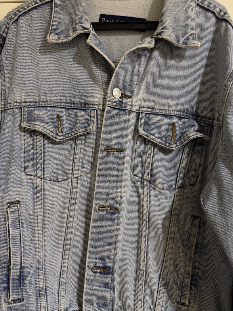 Bossini Light Wash Denim Jacket (Category: Coats, Jackets and Outerwear) located in Antipolo. Submitted by elmclothing (Listing ID 1462397934, Image 3). Description: - Classic light wash denim jacket by Bossini - Button-up front closure - Two chest pockets - Standard collar and button cuffs - Essential wardrobe staple, easy to style.
