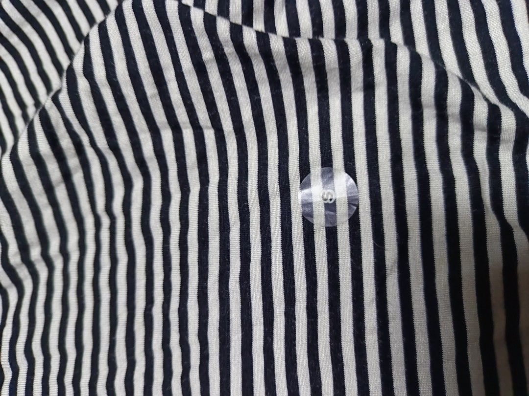 Bossini winter inner warm small women's (Category: Sleeveless) located in Mandaluyong City. Submitted by heatgear (Listing ID 1462365663, Image 2). Description: - Bossini Ladies Striped Turtleneck Top - Classic Black and White Stripes - Long Sleeves - Comfortable Viscose-Elastane Blend - Versatile for Layering or Standalone Wear - Easy to Pair with Jeans or Skirts dimension L 24.5 w 17 S 23 300 + sf location mandaluyong.