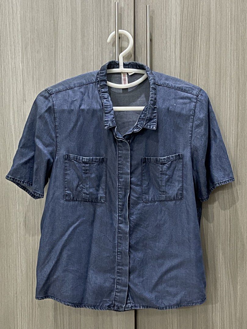 Boxy top Polo (Category: Blouses) located in Manila. Submitted by shiezzels (Listing ID 1462407866, Image 1). Description: Penshoppe Soft denim boxy polo top Complete working buttons Extra button still intact Medium on tag Lightly used.