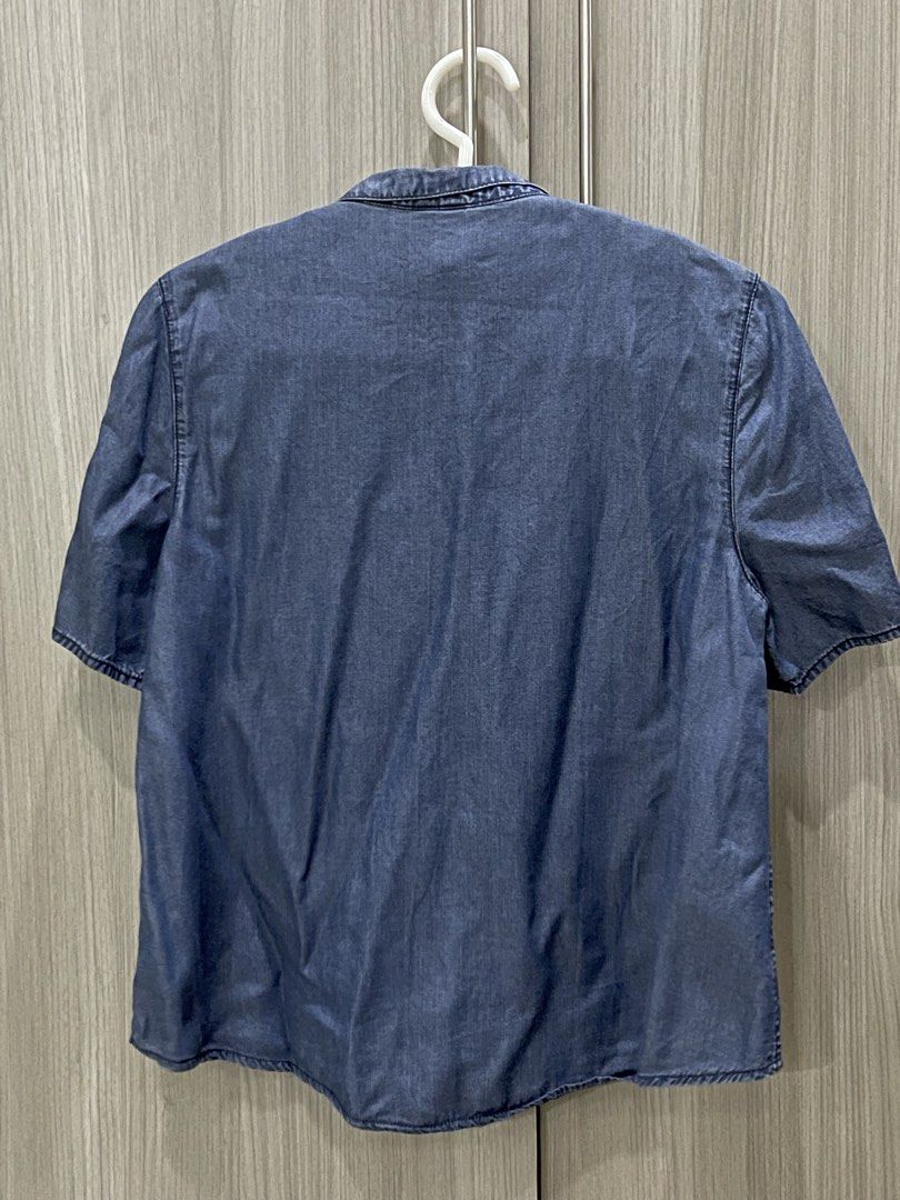 Boxy top Polo (Category: Blouses) located in Manila. Submitted by shiezzels (Listing ID 1462407866, Image 2). Description: Penshoppe Soft denim boxy polo top Complete working buttons Extra button still intact Medium on tag Lightly used.