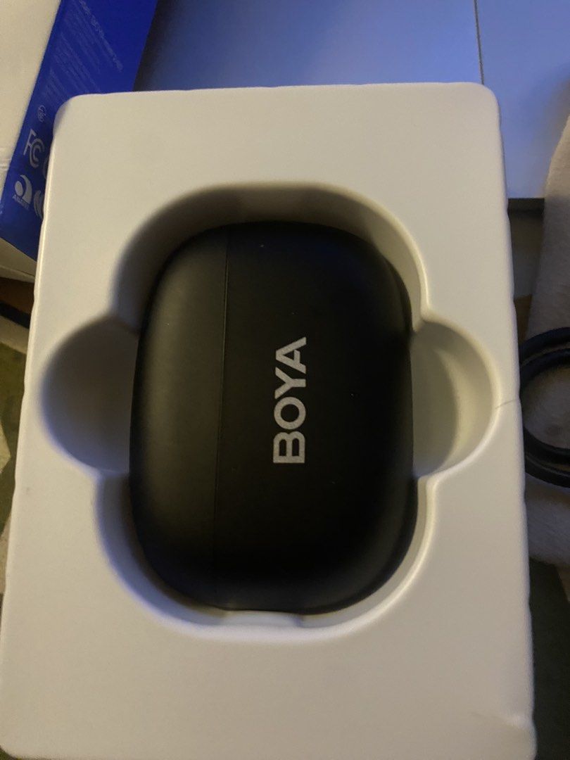 BOYA BY-WM3 Mini 2 Wireless Microphone System (Category: Microphones) located in Muntinlupa City. Submitted by andidoodad (Listing ID 1462393125, Image 3). Description: - Upgraded super mini wireless microphone - Advanced AI noise cancellation for clear audio - Includes convenient charging case - Comes with USB-C cable and protective pouch - Quick start guide included - Ideal for vlogging and content creation - Barely used, selling because I have