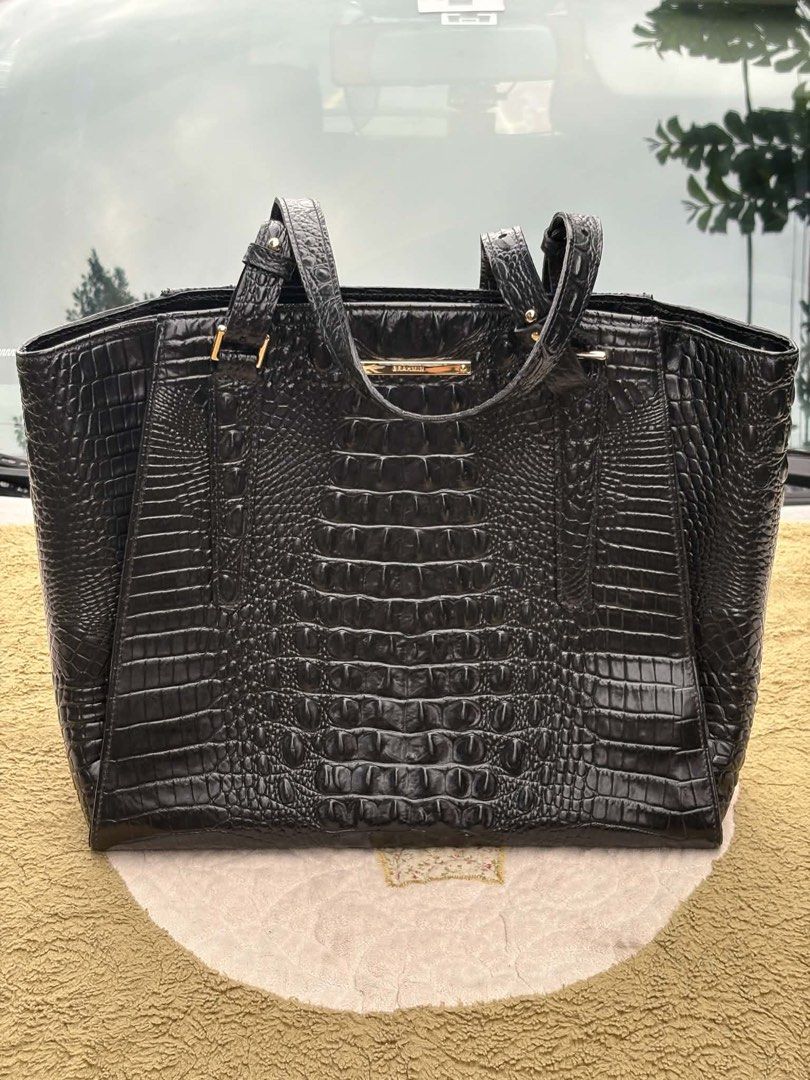 Brahmin Black Croc Embossed Leather Tote Bag (Category: Luxury Bags & Wallets) located in Quezon City. Submitted by chadbalinjit (Listing ID 1462292581, Image 2). Description: - Genuine Black Brahmin Tote Bag - Luxurious Croc Embossed Leather - Spacious Interior for Essentials - Secure Zipper Closure - Elegant Gold Hardware Details - Proudly Made in the USA - Includes Authenticity Cards bought this for 20k+ ‼️now selling 6k na lang‼️ - LOTS OF CO