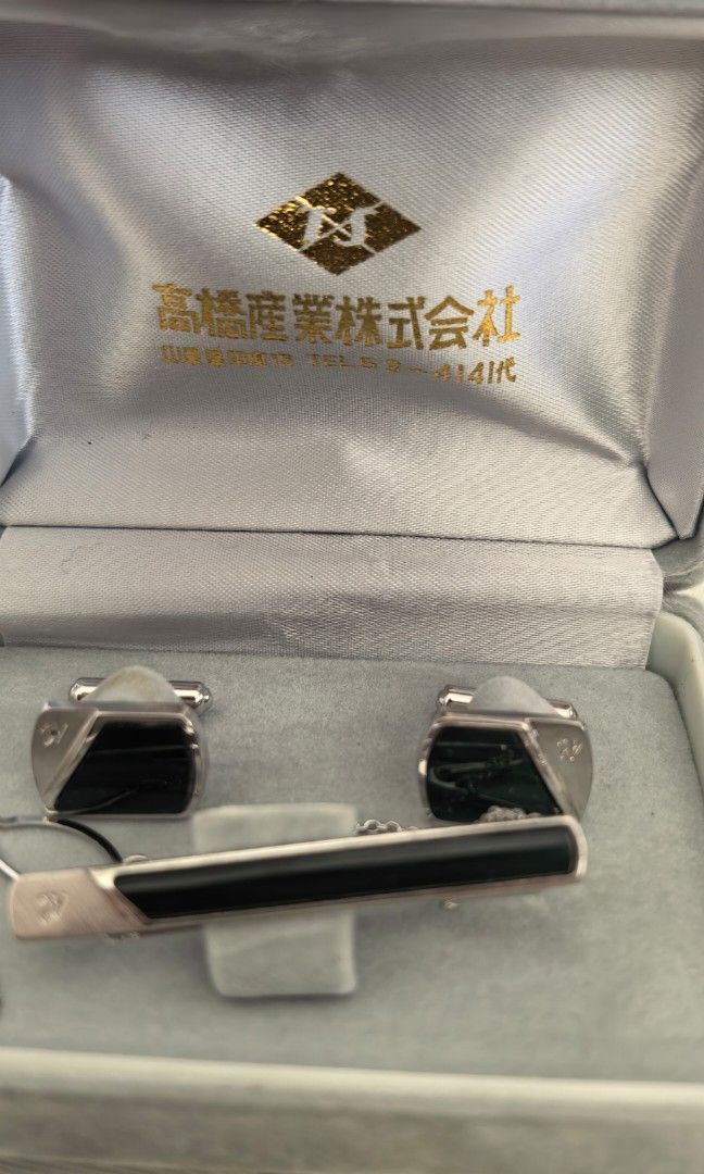 Brand new cufflinks and tie clip (Category: Cuff Links) located in Tuguegarao City. Submitted by zenphoenix-7ad615 (Listing ID 1462324508, Image 1). Description: Tie clip and cufflinks.