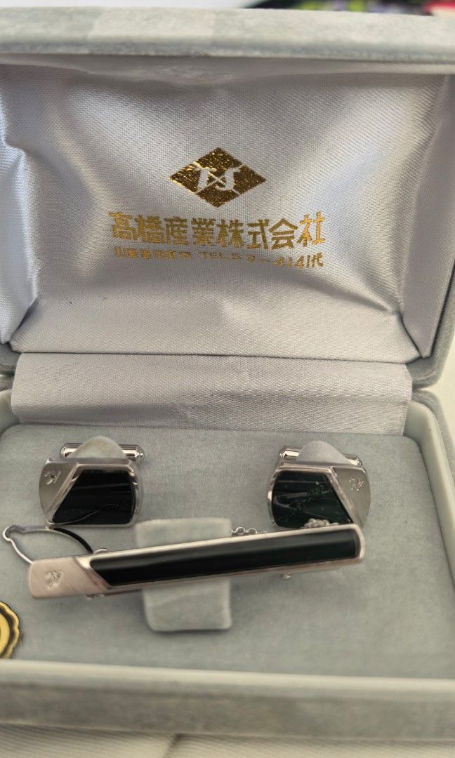 Brand new cufflinks and tie clip (Category: Cuff Links) located in Tuguegarao City. Submitted by zenphoenix-7ad615 (Listing ID 1462324508, Image 2). Description: Tie clip and cufflinks.