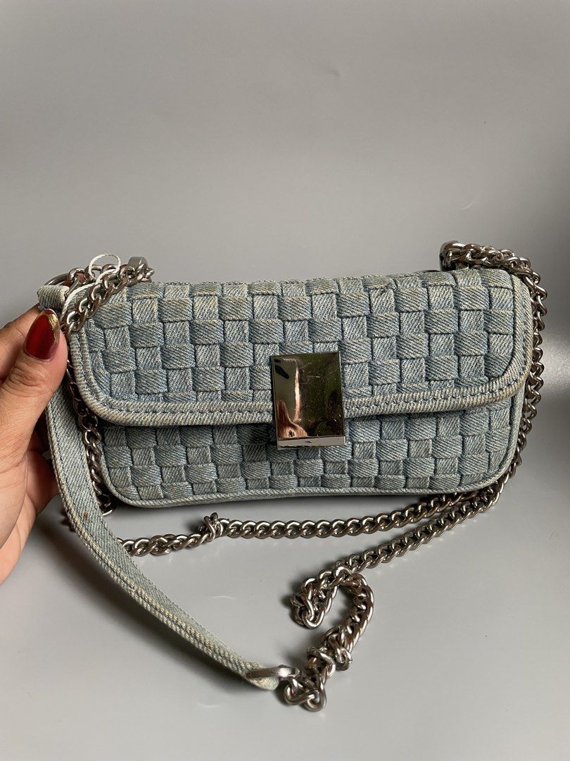 BRANDED SLING BAG (Category: Luxury Bags & Wallets) located in Manila. Submitted by coolcrystal_cbe2ed (Listing ID 1462265496, Image 1). Description: BRANDED .