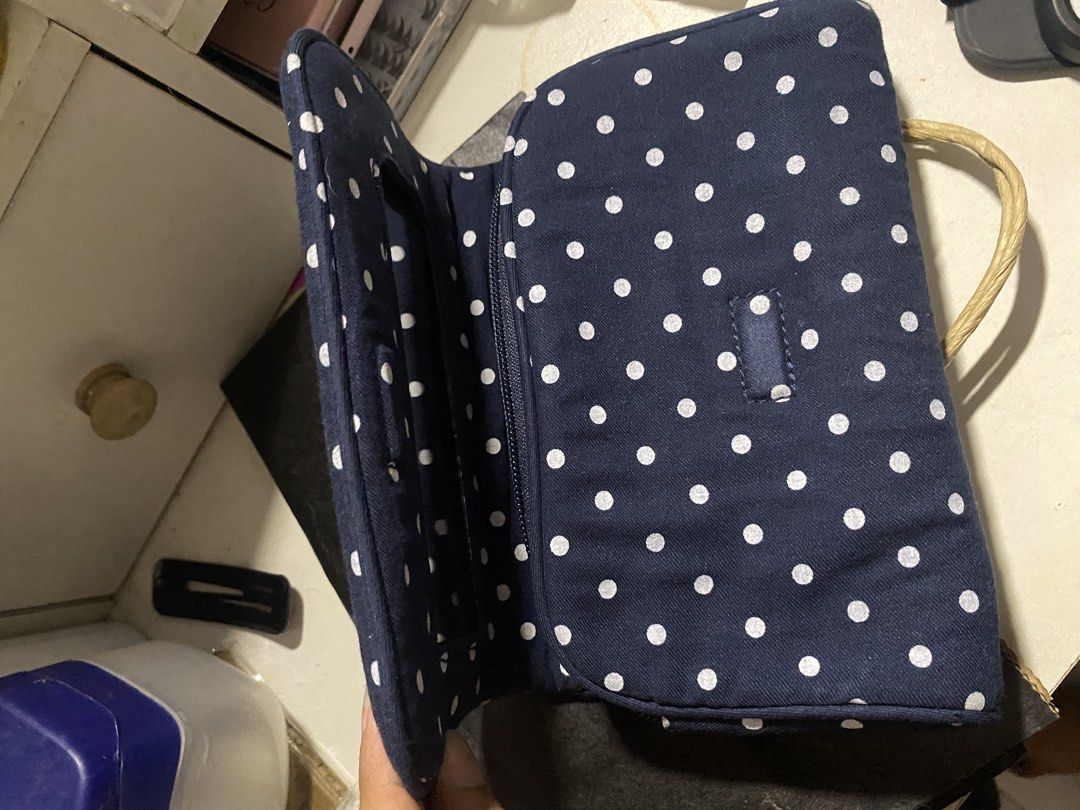 Brandy Melville (Category: Makeup) located in Manila. Submitted by ellaineee493200 (Listing ID 1462305140, Image 2). Description: may bawas pa if sure buyer.