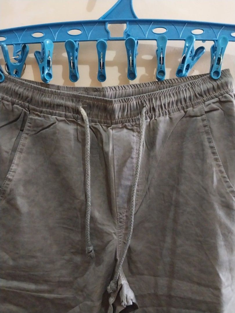 Bronze drawstring jogger pants (Category: Other Bottoms) located in Manila. Submitted by PrinceDani.Clothing (Listing ID 1462408374, Image 3). Description: drawstring joggers pants Size 28-30in waist 40in length excellent condition .