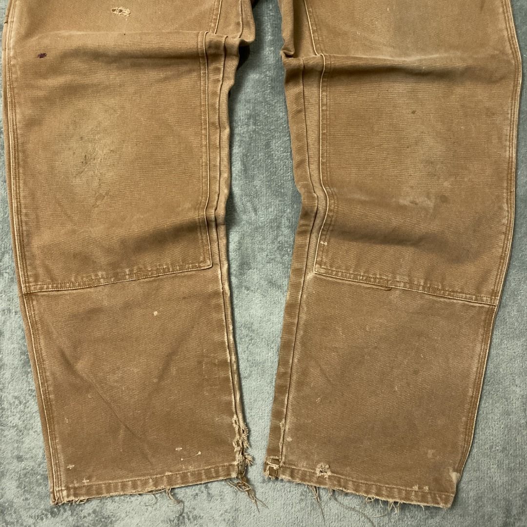 Brown Double Knee Carpenter Pants (Category: Jeans) located in Imus. Submitted by lsthriftsaig (Listing ID 1462322602, Image 3). Description: Brown Double Knee Carpenter Pants Waist: 34 Length: 43 Hem: 8.5 Issue(s): Workwear condi Condition: 8.5/10.