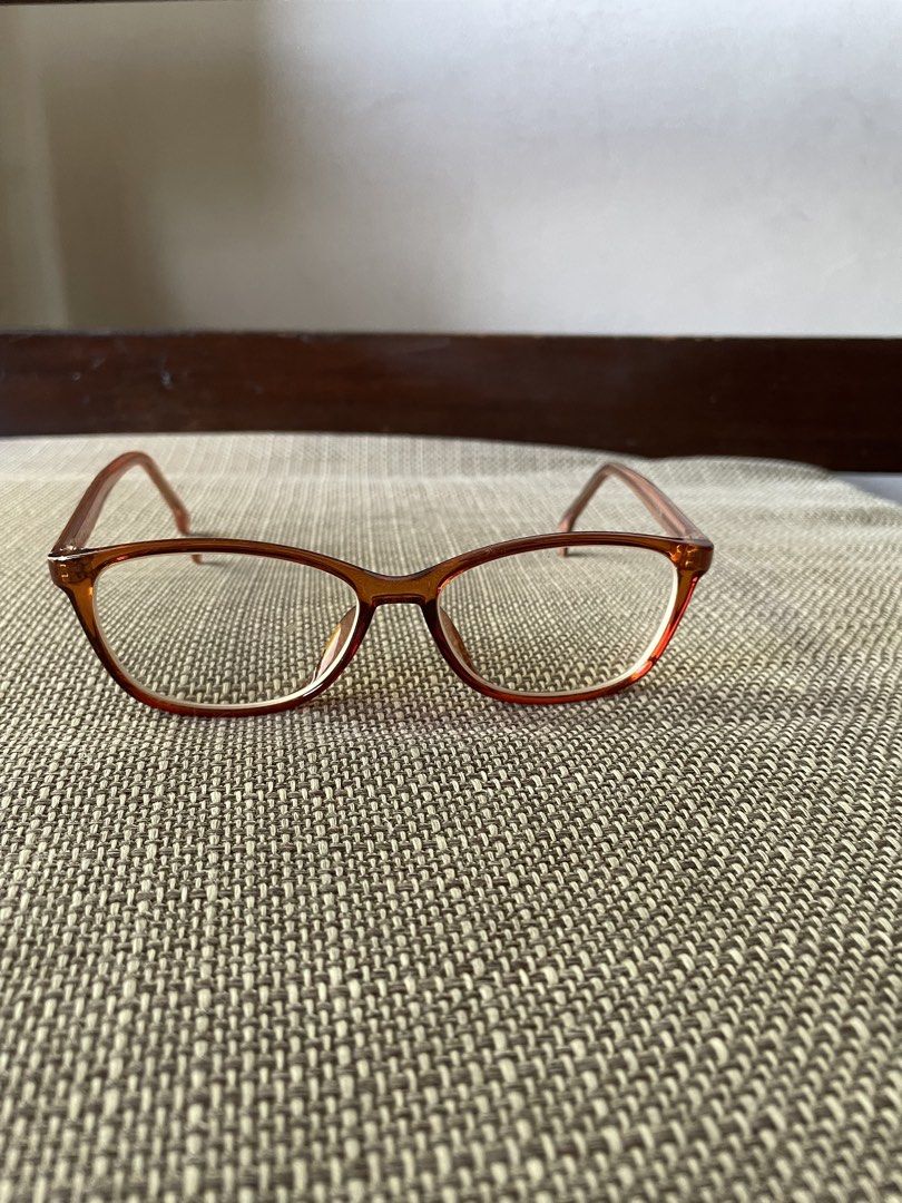 Brown Eyeglasses Frame (Category: Sunglasses & Eyewear) located in Pasig City. Submitted by khaleisi (Listing ID 1462265554, Image 1). Description: - Classic cat-eye shape - Brown color - Thin metallic arms - Ready for prescription lenses - Ideal for everyday wear - With graded lenses .