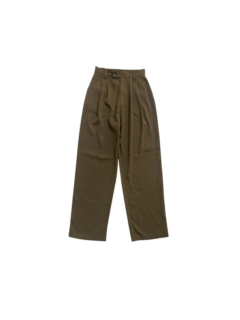 Brown Wide Leg Pleated Pants (Category: Other Bottoms) located in San Pablo. Submitted by gt_vault (Listing ID 1462330337, Image 1). Description: Negotiable po madam, direct message Size:22-23 Length: 40 Thigh: 11 Leg opening: 9 Color rate: 9/10 Condition: Excellent No issue .