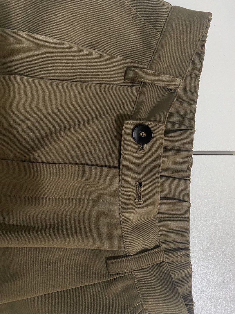 Brown Wide Leg Pleated Pants (Category: Other Bottoms) located in San Pablo. Submitted by gt_vault (Listing ID 1462330337, Image 2). Description: Negotiable po madam, direct message Size:22-23 Length: 40 Thigh: 11 Leg opening: 9 Color rate: 9/10 Condition: Excellent No issue .