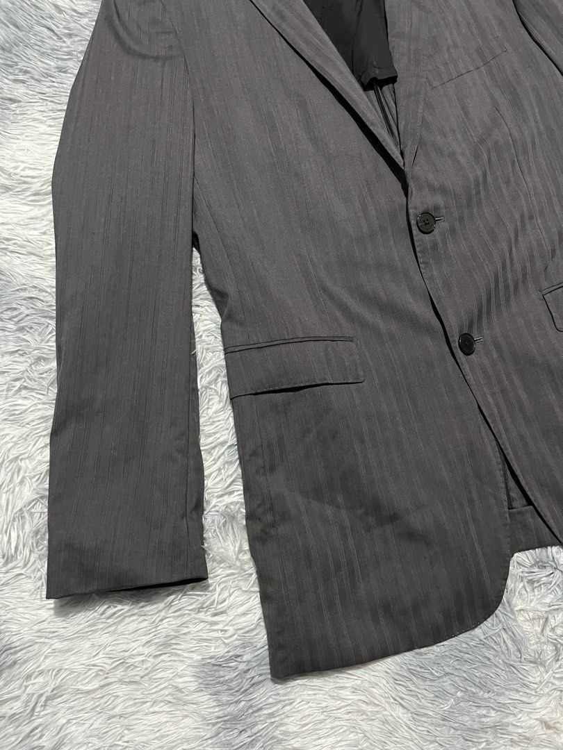 Burberry Black Label Coat (Category: Coats, Jackets and Outerwear) located in Sasmuan (Sexmoan). Submitted by winterclothes.ph (Listing ID 1462400687, Image 3). Description: Burberry Black Label Coat 42L Width 20.5 Length 31 Verygood Condition.