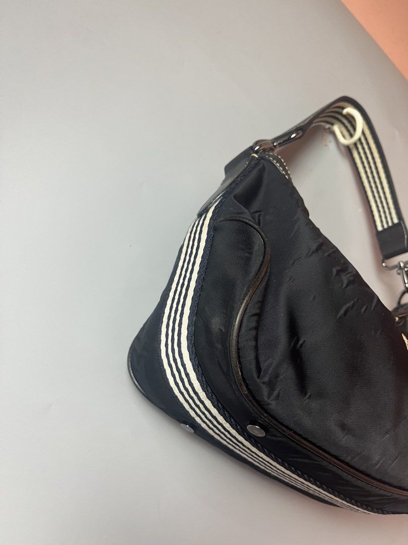 Burberry blue label shoulder bag (Category: Shoulder Bags) located in Quezon City. Submitted by theideal (Listing ID 1462288454, Image 3). Description: Read first before buy Legit/Authentic Burberry blue label shoulder bag Still in good and presentable condition No major flaws Minor sign of use only See picture details posted.