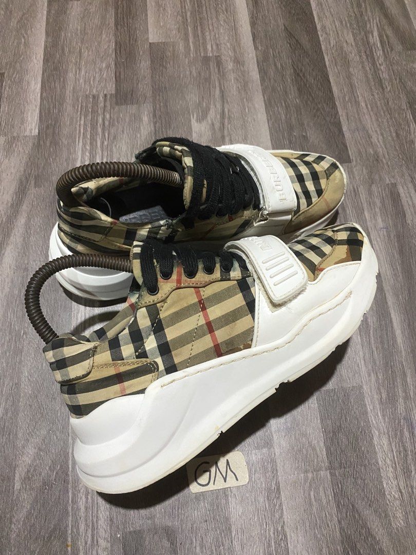 Burberry Low Top Sneaker Womens (Category: Sneakers) located in Cebu City. Submitted by freemoon.b85e0c (Listing ID 1462399155, Image 3). Description: Burberry Low Top Sneaker Womens Legit/2nd hand Size 5 us/2 uk/35 euro/22.5 cm Price 1250 plus sf Minor sign of usage.