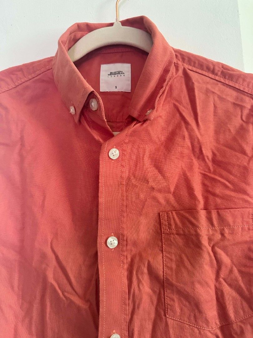 Burton Buttondown Orange Shirt (Category: Tshirts & Polo Shirts ) located in Legazpi City. Submitted by aprilluxefinds (Listing ID 1462291522, Image 2). Description: Burton Buttondown Shirt Slim fit Size small Cotton material Orange color.