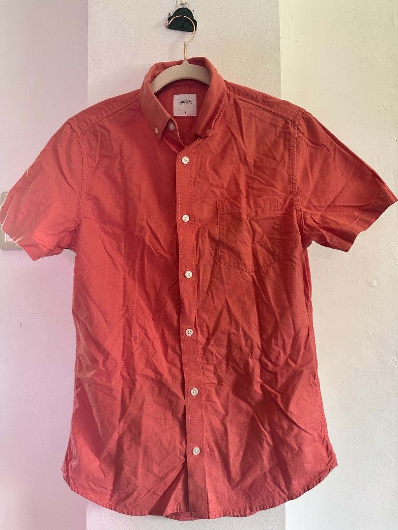Burton Buttondown Orange Shirt (Category: Tshirts & Polo Shirts ) located in Legazpi City. Submitted by aprilluxefinds (Listing ID 1462291522, Image 1). Description: Burton Buttondown Shirt Slim fit Size small Cotton material Orange color.